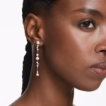 Constella drop earrings Crystal pearl, Round cuts, White, Rhodium plated - Image 7