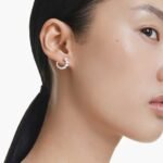 Matrix hoop earrings, Crystal pearl, Round cut, White, Rhodium plated - Image 2