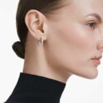 Matrix hoop earrings, Crystal pearl, Round cut, White, Rhodium plated - Image 2