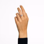 Stilla cocktail ring Round cut, Pavé, White, Silver-tone finish - Image 6