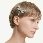 Ariana Grande x Swarovski brooch and hair accessory Crystal pearl, Mixed cuts, Dragonfly, White, Rhodium plated - Image 2